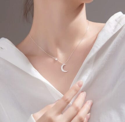 Collar Mujer Media Luna Bohemio Bañado en Oro de 18k.