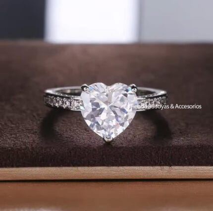 Anillo De Compromiso Corazon Artemisa Bañado en Oro de 18k. - Blanco